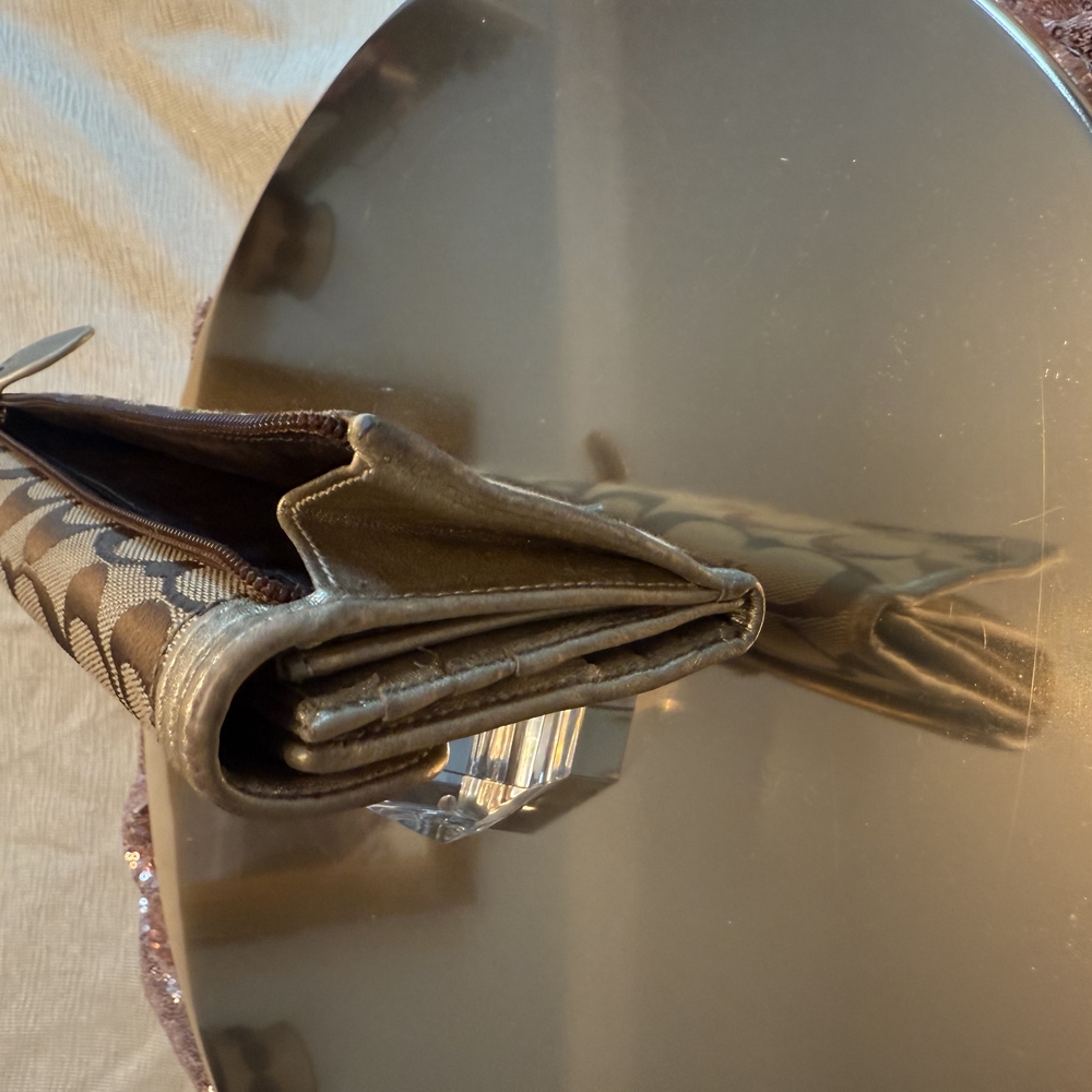 Coach Signature Wallet - Picture 2 of 6